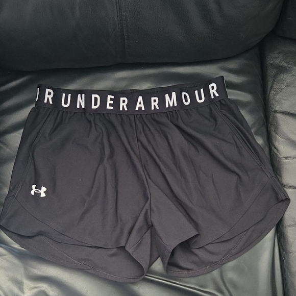 Under Armour Women's SZ M Athletic Gym Black Heat gear Shorts White Logo Broad - Picture 2 of 9